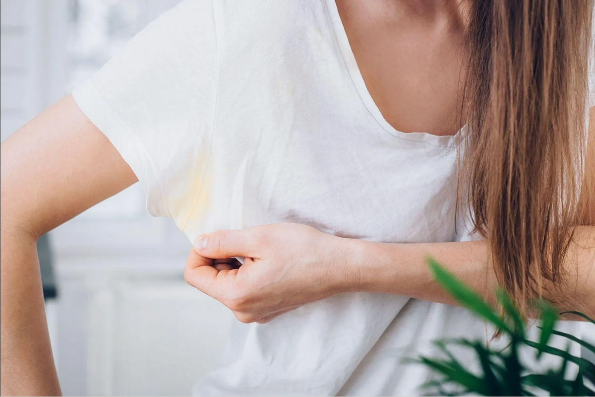 Remedio casero para blanquear y quitar manchas de las axilas en tus playeras