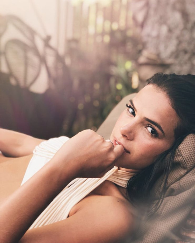 740full-bruna-marquezine-14