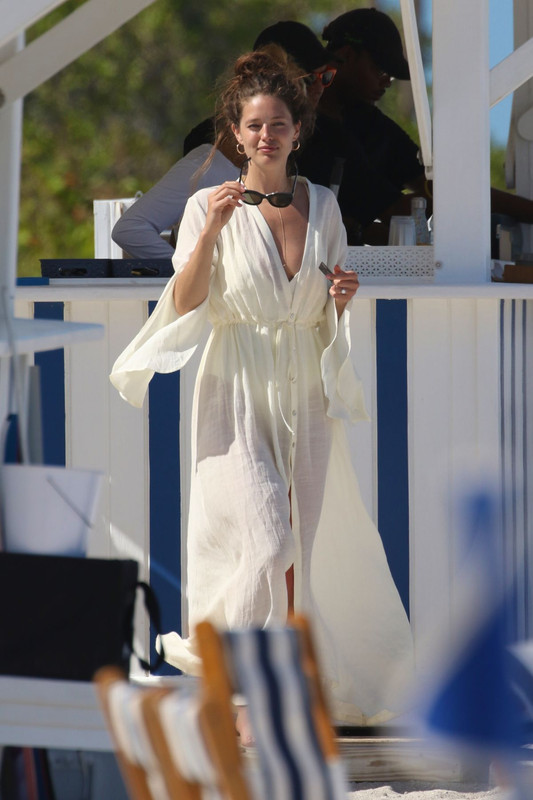 emily-didonato-at-a-beach-in-miami-05-04-2018-2