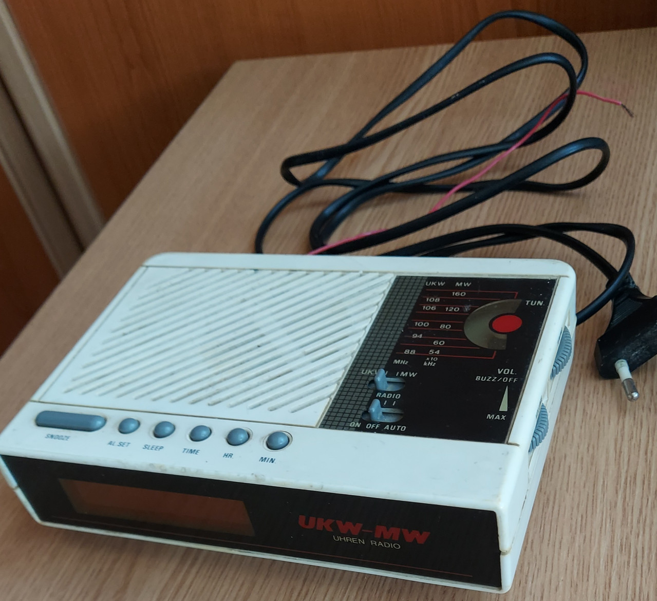 1 radio cu ceas