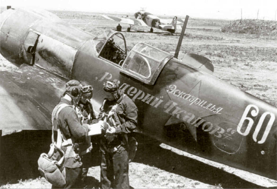 Lavochkin-La-5-3GvIAP-Silver-60-cmdr-GenMaj-Yevgenii-Y-Savitskii-on-the-Kuban-front-May-1943-03