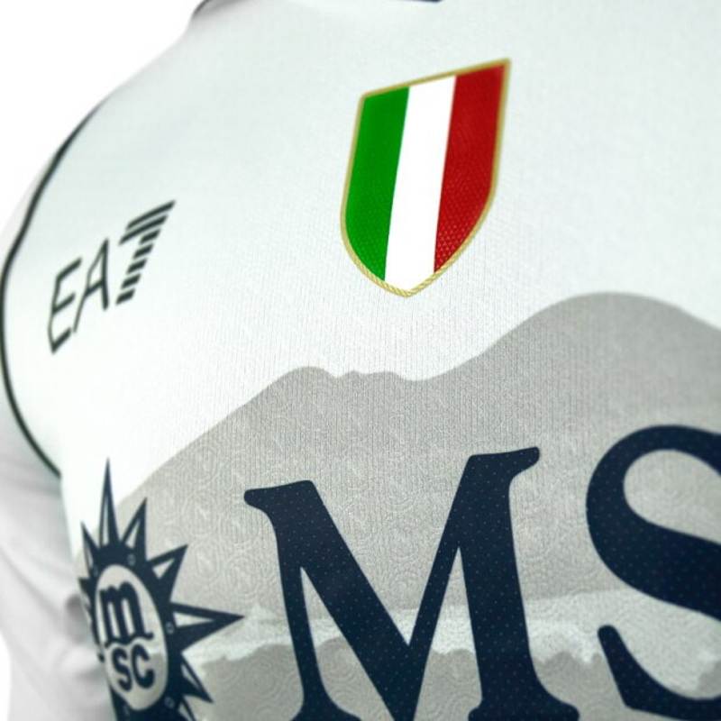 dettaglio calcio napoli magliette bianche vesuvio