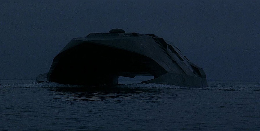 TOMORROW-NEVER-DIES-STEALTH-SHIP-FOTOR.jpg