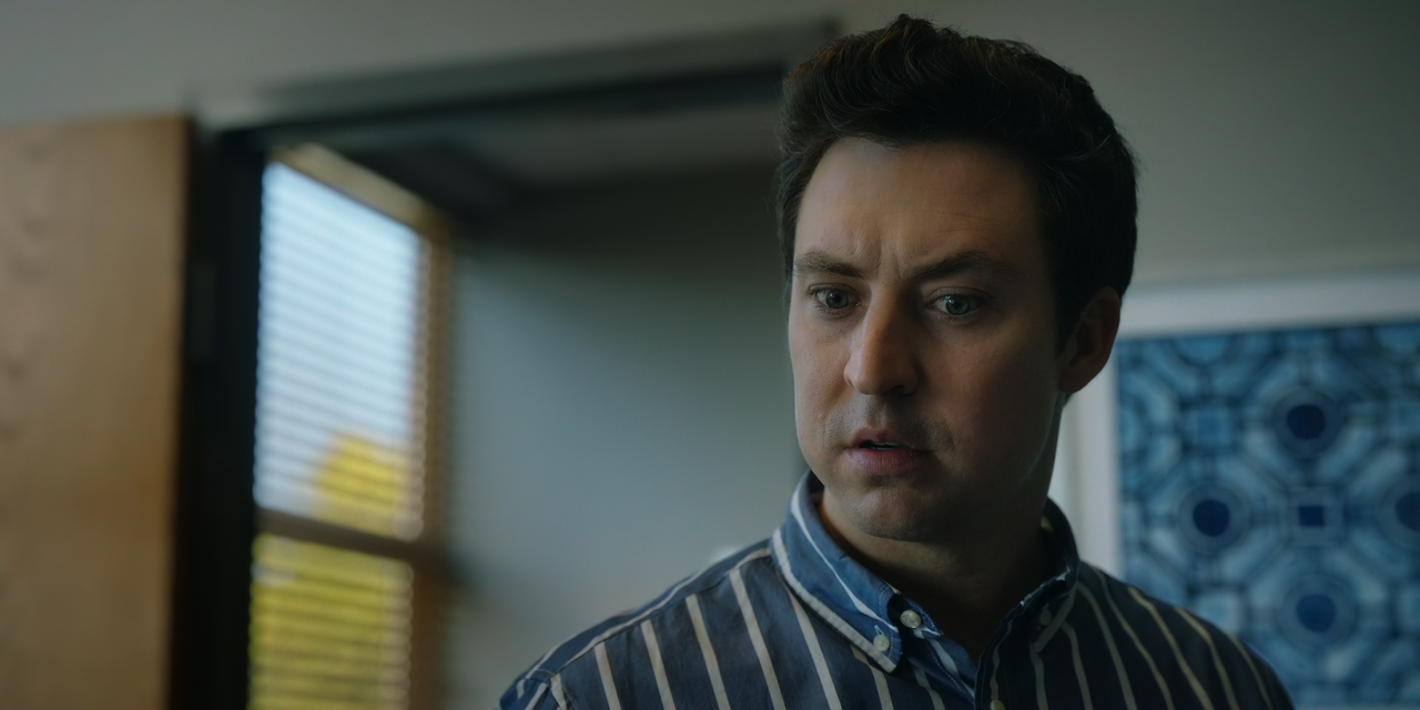 English.Teacher.S01E01.Pilot.2160p.DSNP.WEB-DL.DDP5.1.DV.HDR.H.265-FLUX_new.mkv_snapshot_17.06_[2025