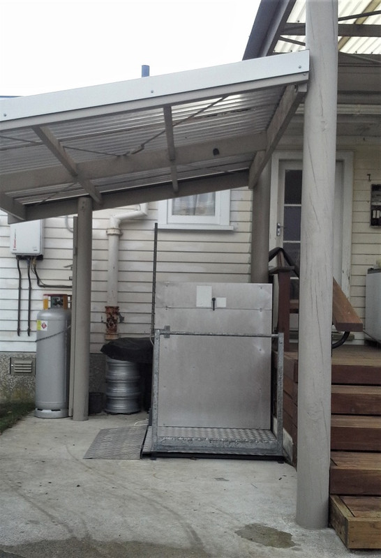 Black Engineering water lift with 5 inch SS ram