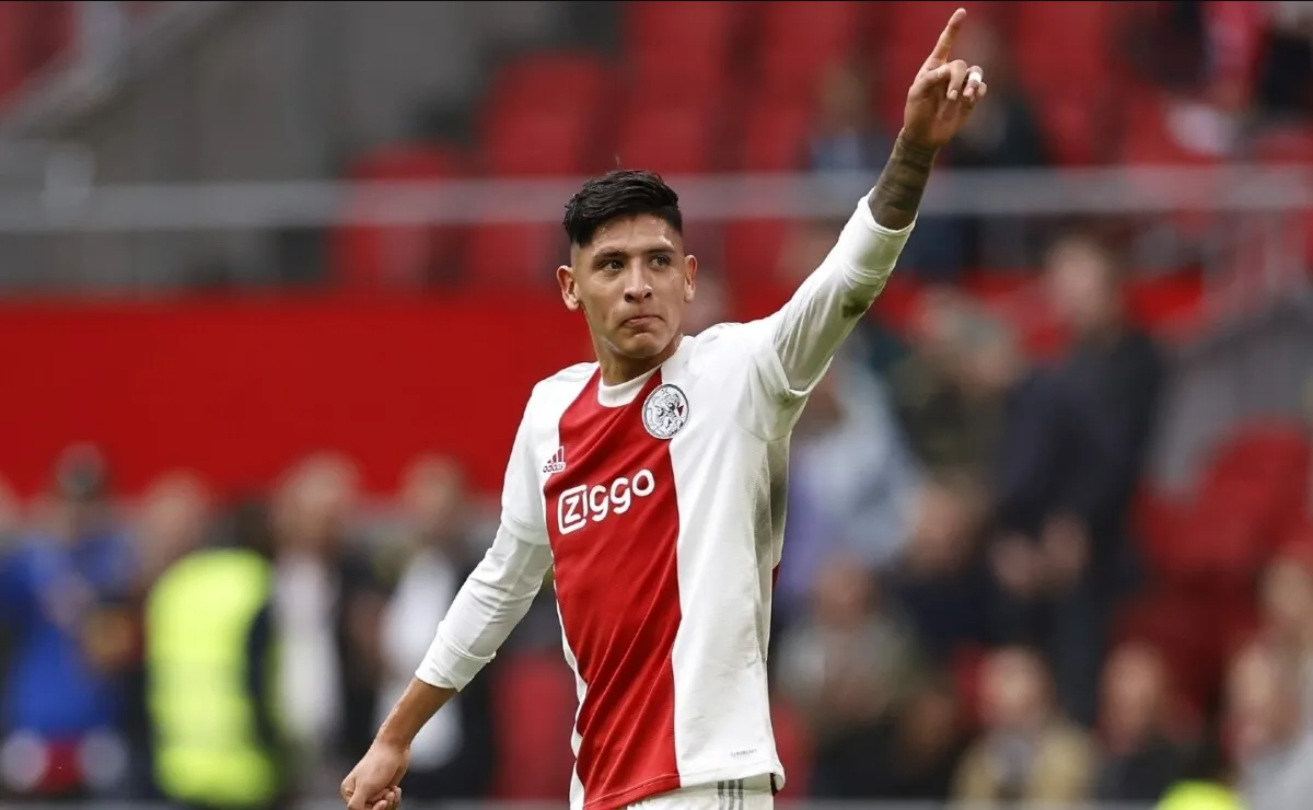 Con una salvada monumental de Edson Álvarez, Ajax se impone ante el Waalwijk