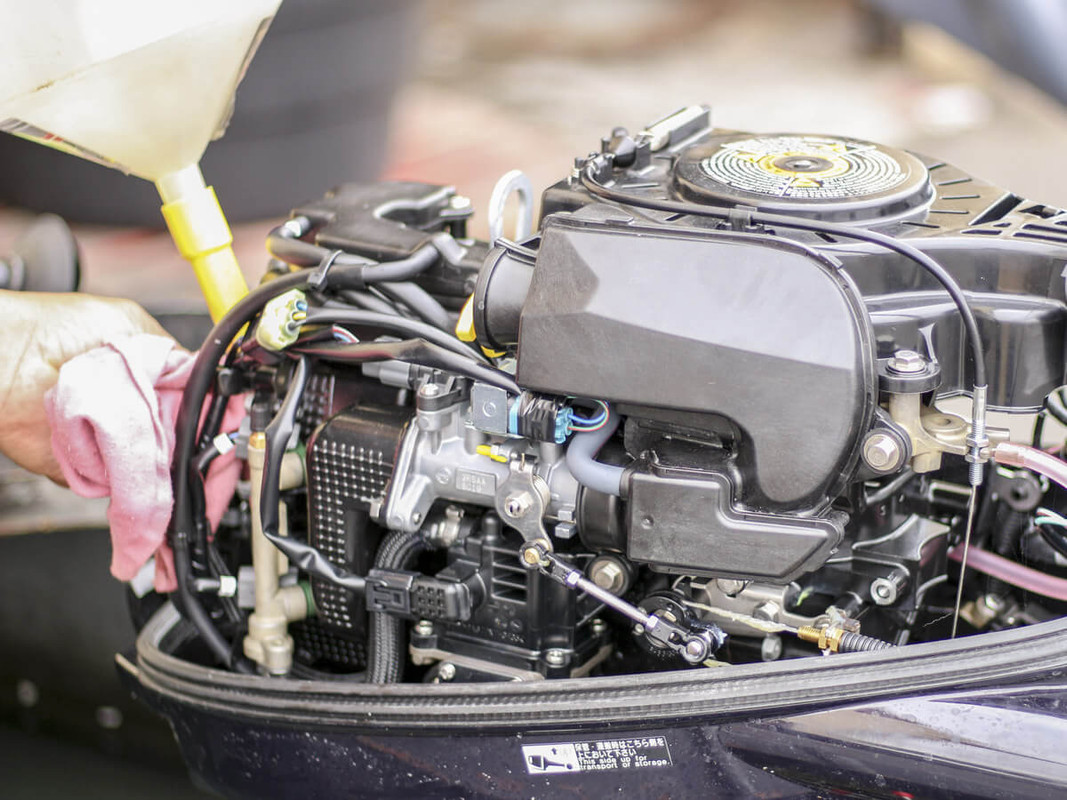 Outboard Motor Oil Fill Up Outboard Motor Oil Fill Up