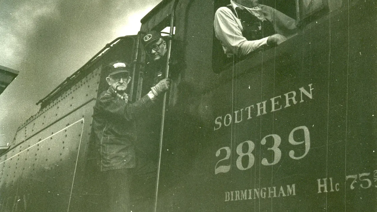 Railroad_men_on_Southern_2839_fr_Jim_Coman_collection