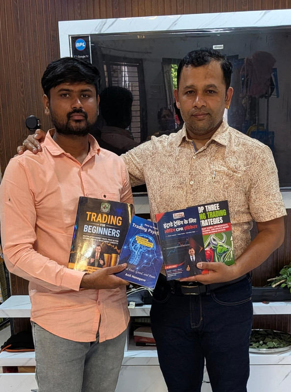 Anil Hanegave with Nagnath, holding the Trading for Beginners and CPR Indicator books