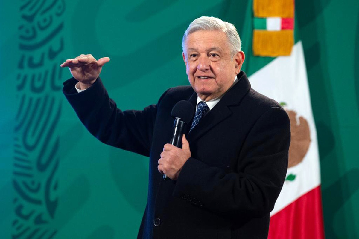 Manifestantes buscan a AMLO a las afueras de la guardia nacional