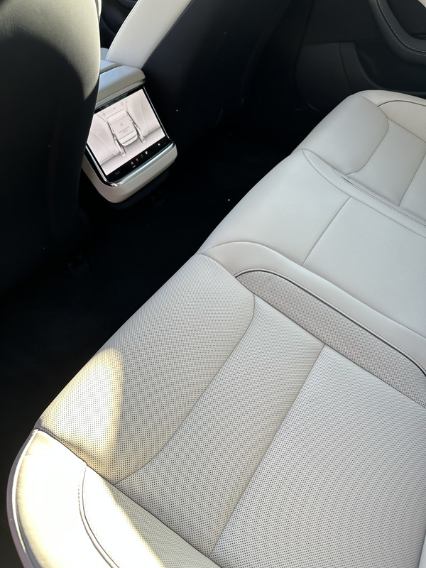 E9E6850A-A565-4C68-A531-9D8DED018907