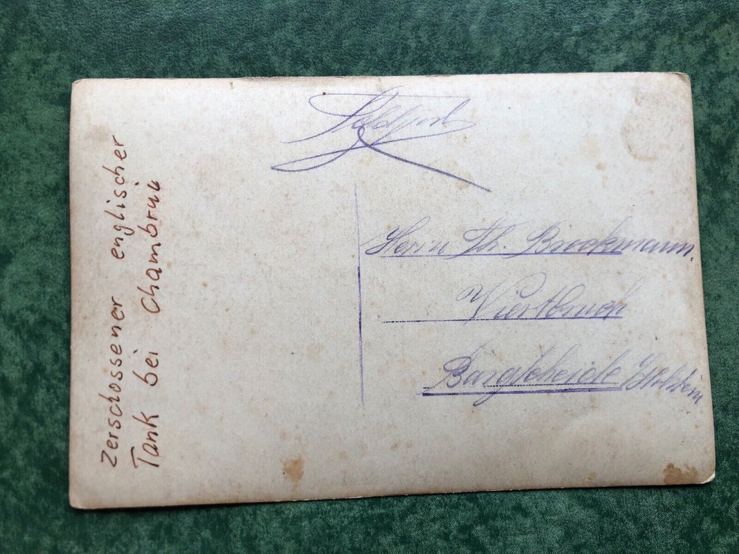 Altes Foto-Zerschossener Englischer Tank bei Chambrui-Panzer-WW1 (1)