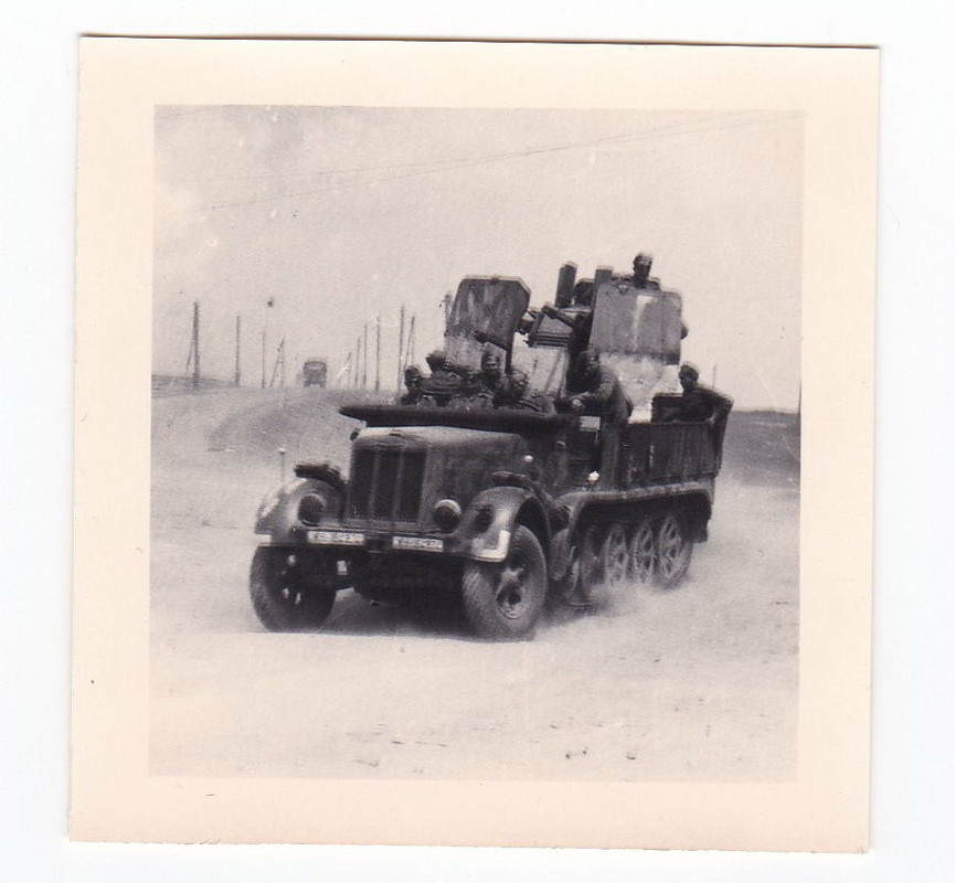 Deutschen Kameraden am Flakgeschütz auf einem Ke