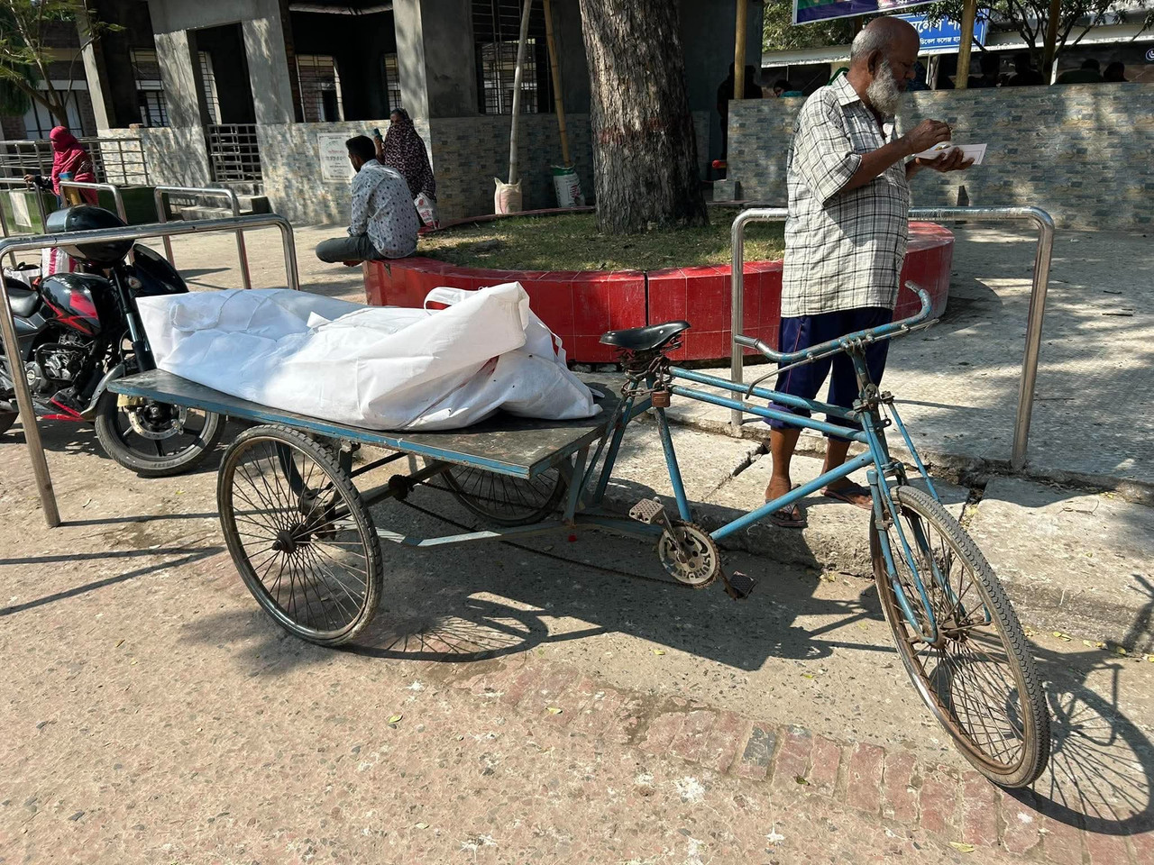 রাজশাহী নগরীর পুকুর থেকে যুবকের মরদেহ উদ্ধার