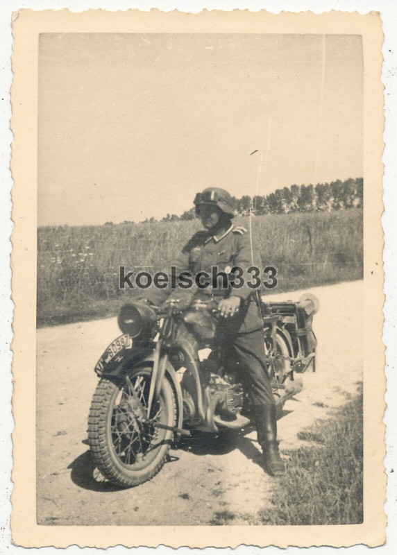 Foto Soldat der Wehrmacht auf einem Zündapp Motorrad im Osten ... Krad ...1941