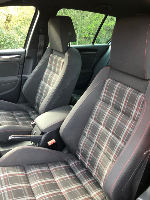 2B860EC2-B8AF-4B96-BB13-64E55E82FE7C