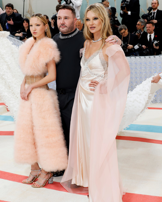 Fendi, l'omaggio a Lagerfeld con la mostra e sul red carpet del Met Gala 2023 Fendi, l'omaggio a Lagerfeld con la mostra e sul red carpet del Met Gala 2023