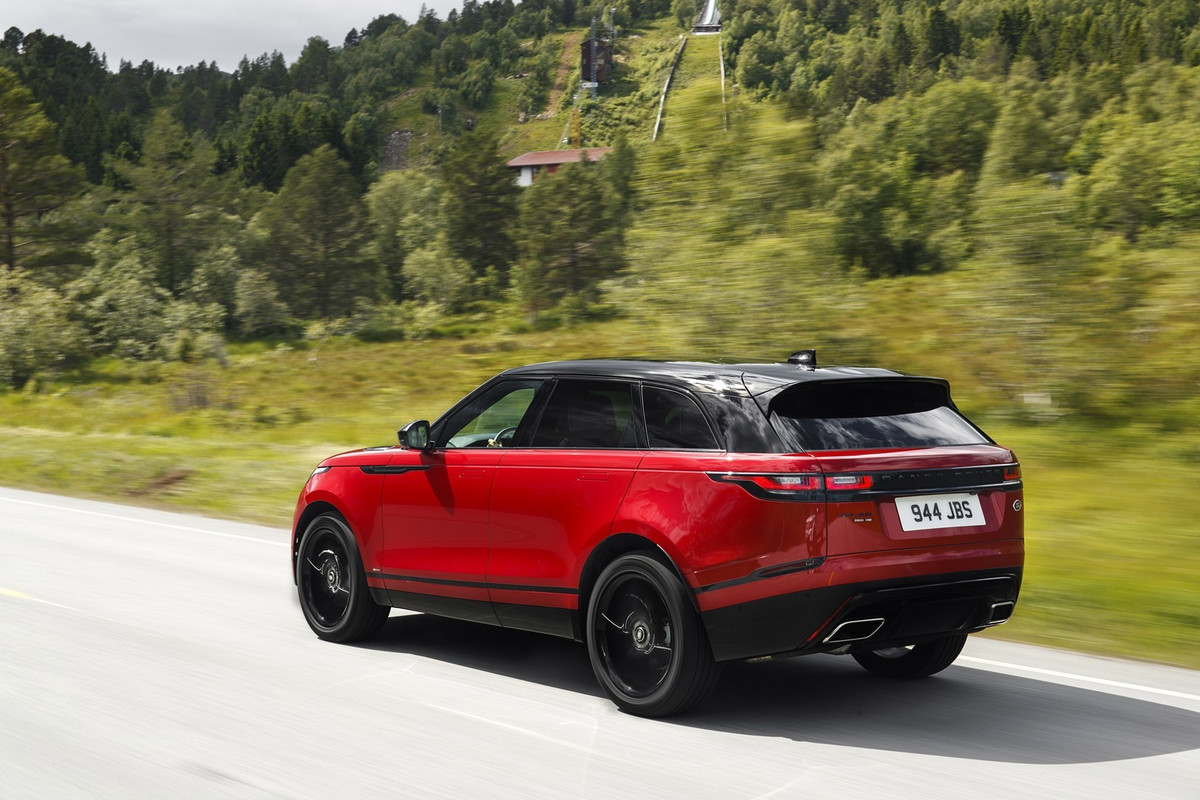 2019 Range Rover Velar R-Dynamic HSE Black Pack (10)