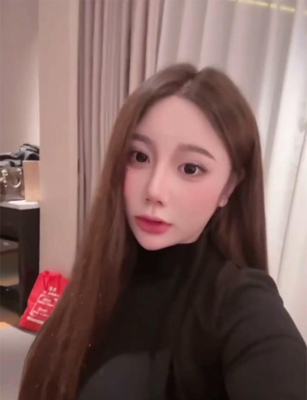 1广东大四学生_李羡儿_颜值气质双绝的校园女神_与学弟酒店约炮玩3P_秒变小母狗被无套插！ (1)