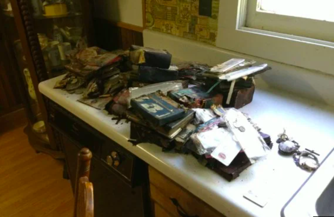 Encuentra “tesoro secreto” en la casa de sus abuelos muertos en Tennessee