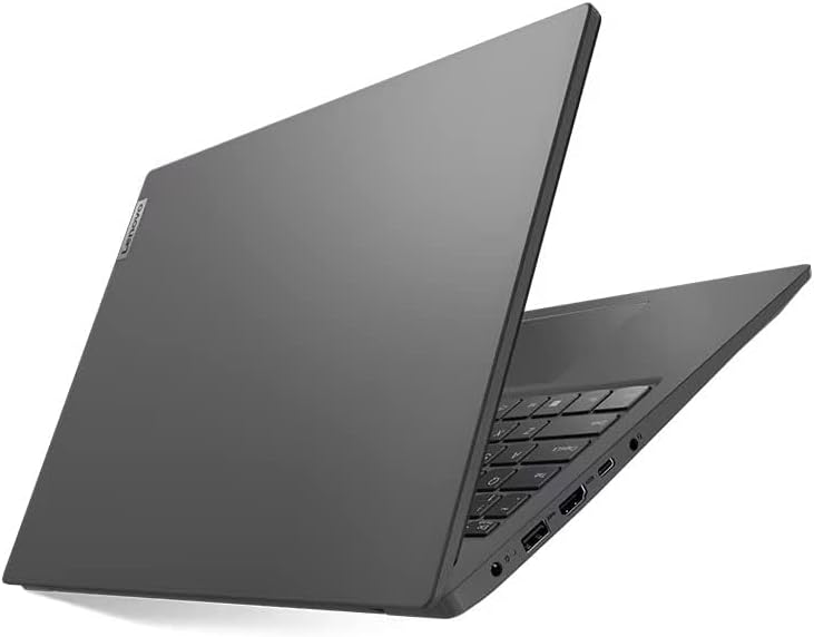 Una persona utilizando la Lenovo V15 G3 en un entorno de oficina.