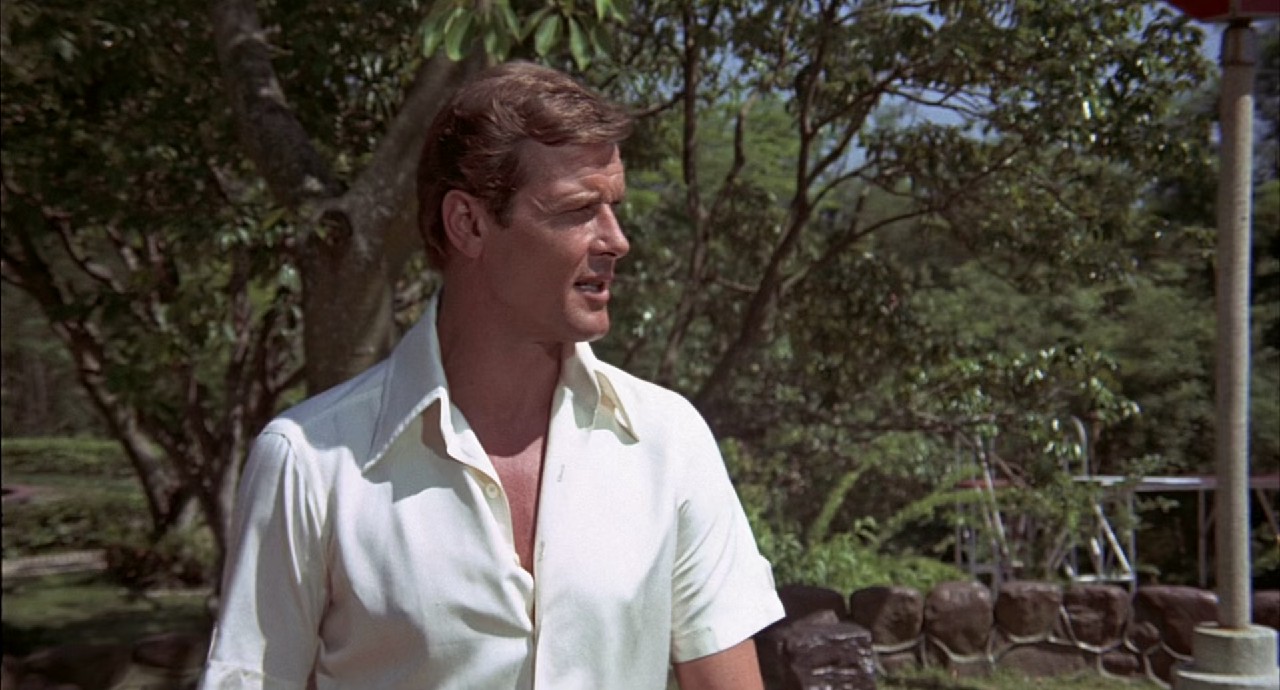 The-Man-with-the-Golden-Gun-1974-Blu-Ray-Hindi-English-1080p-10bit-x265-HEVC-DDP-5-1-ESub-mkv-000