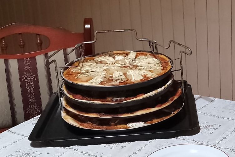 https://i.postimg.cc/Ssp12jgD/pizzak-2022-04-07.jpg