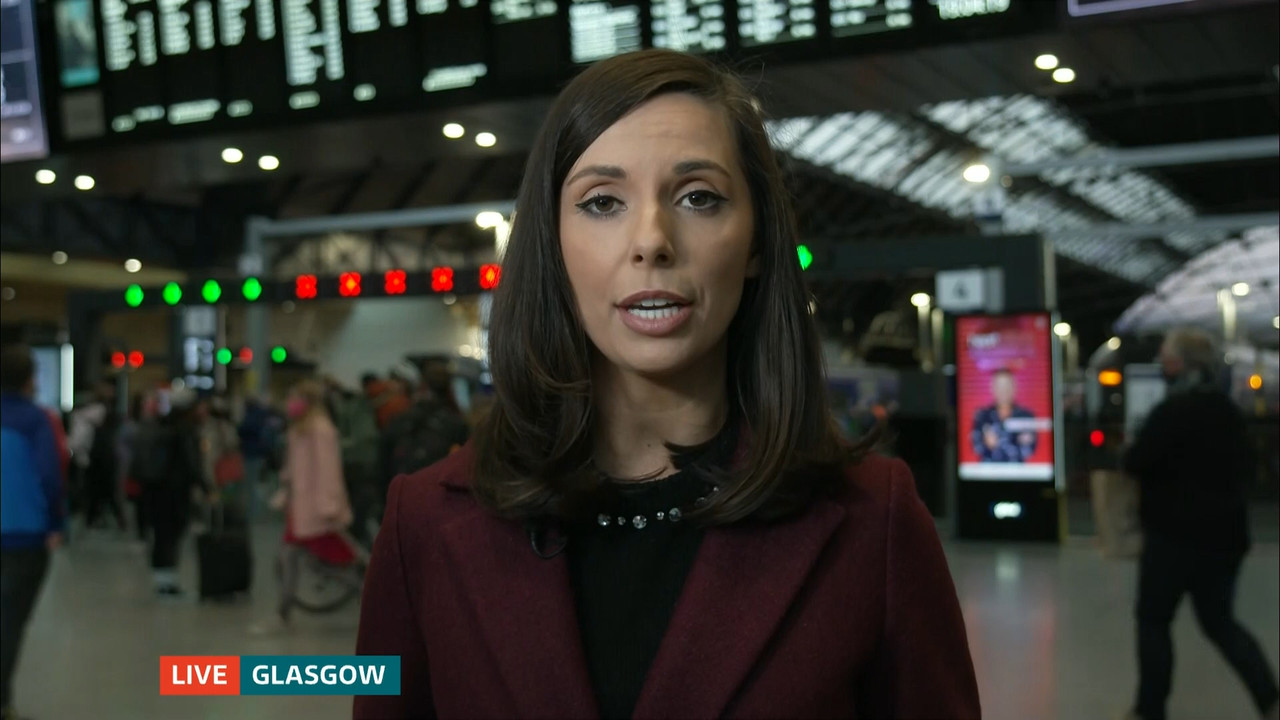 ITV Evening News_20220401_18301930.ts_snapshot_34.21.235