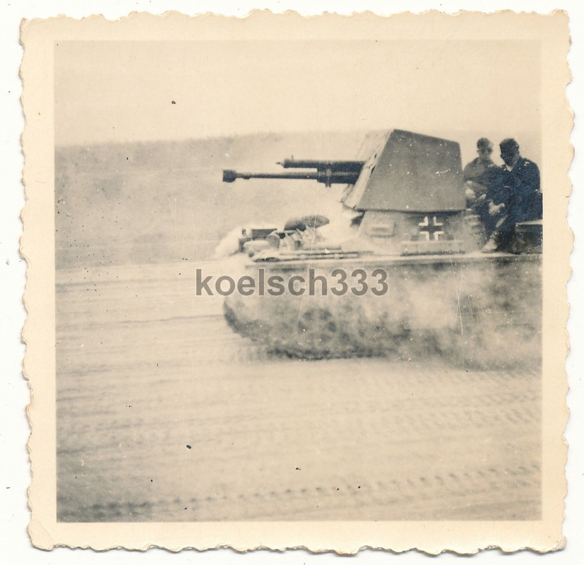 Panzerjäger Panzer in voller Fahrt zur Hauptkamp