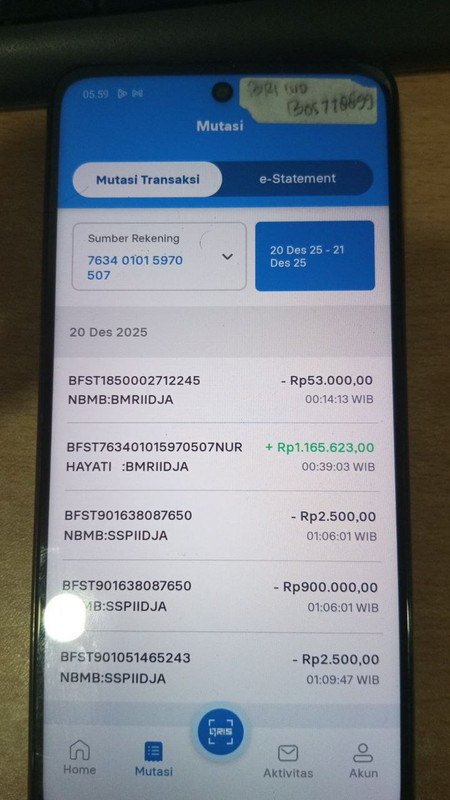 photo 6215473553637837578 y