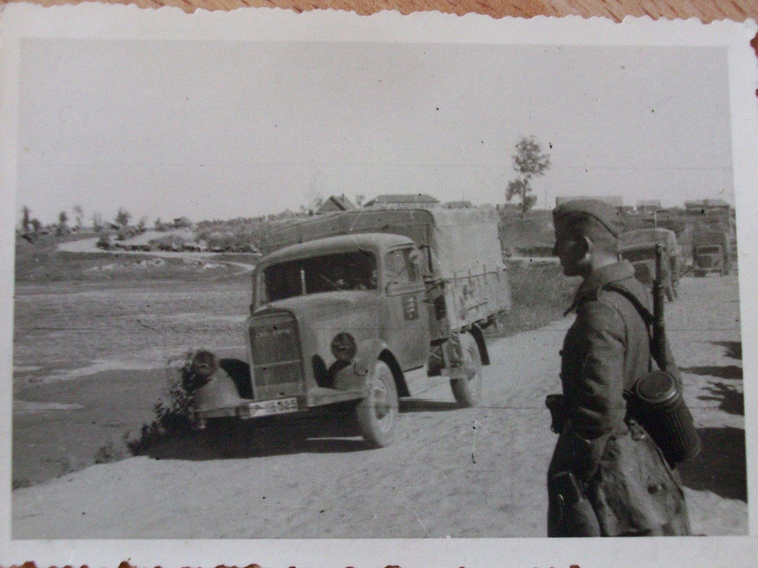 LKW Opel Blitz 1,5to des Heeres, Straße von Kiew