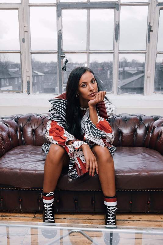 [Image: D1q-ESDOX4-AQAkjr.jpg]