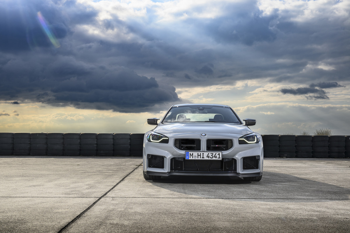 P90600871_highRes_the-new-bmw-m2-cs