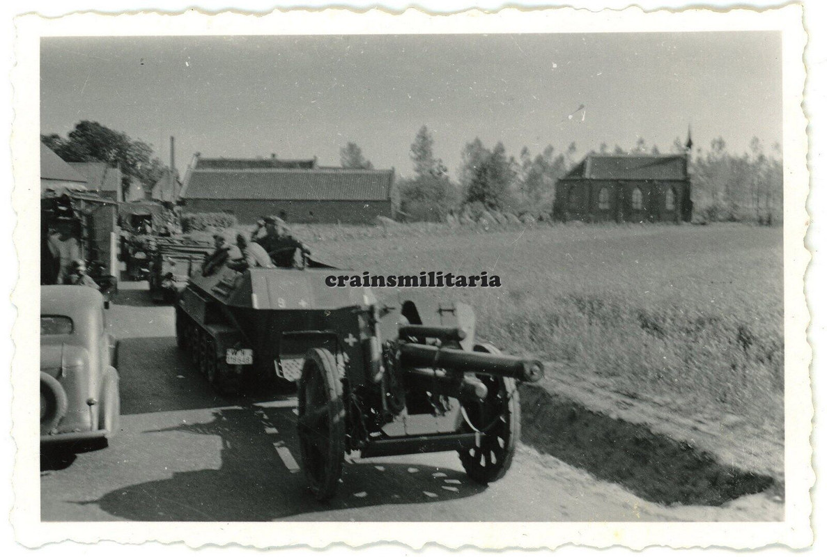 Orig. Foto SdKfz 251 Panzerspähwagen Wappen Geschütz Artillerie Frankreich 1940