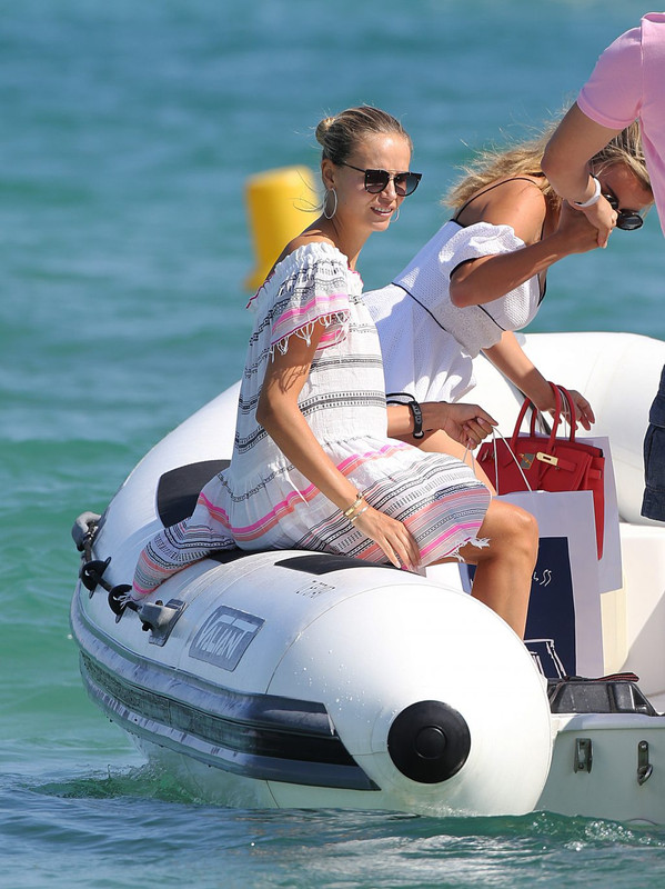 Natasha-Poly-Upskirt-TheFappeningBlog.com-18-1