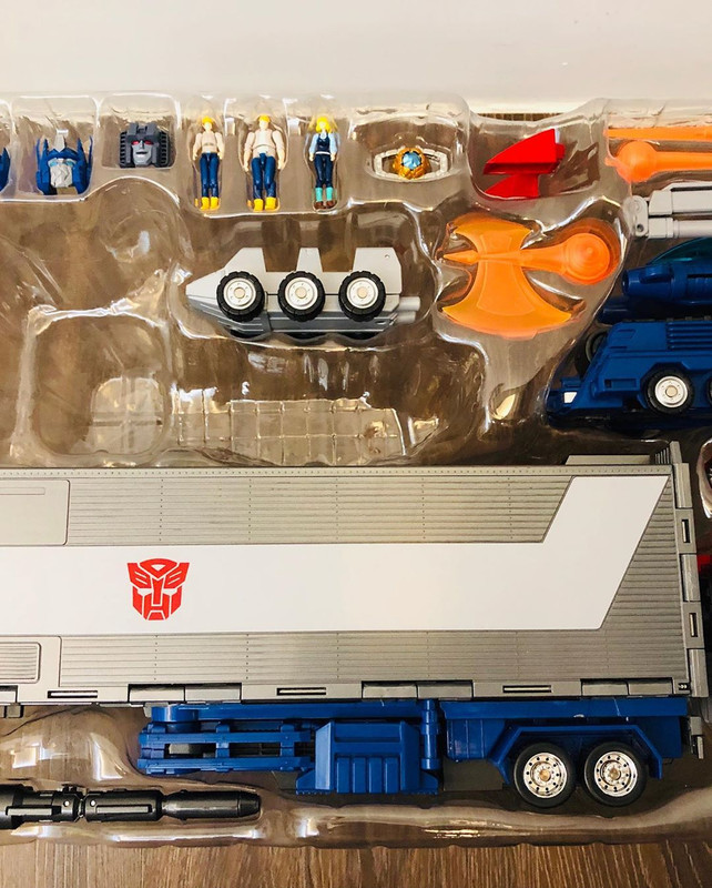 MP-44-Convoy-Optimus-Prime-V3-7