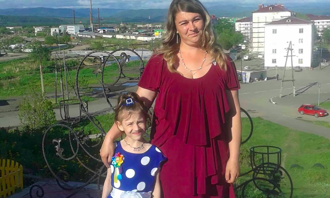 En Rusia una niña de 10 años sobrevive a nevada abrazando un perro por 18 horas