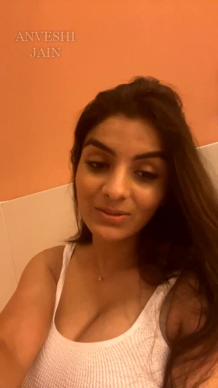 Anveshi Jain Live mp4 0005 — Postimages