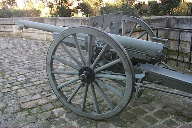 Cañón de campaña de 75 en el Museo del Arma de París