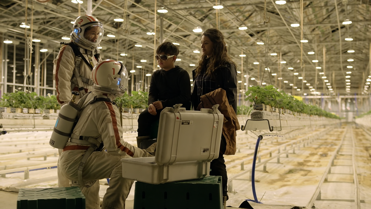 Debris.S01E04.In.Universe.1080p.10bit.PCOK.WEB-DL.DDP5.1.HEVC-Vyndros.mkv_snapshot_21.40_[2021.07.05