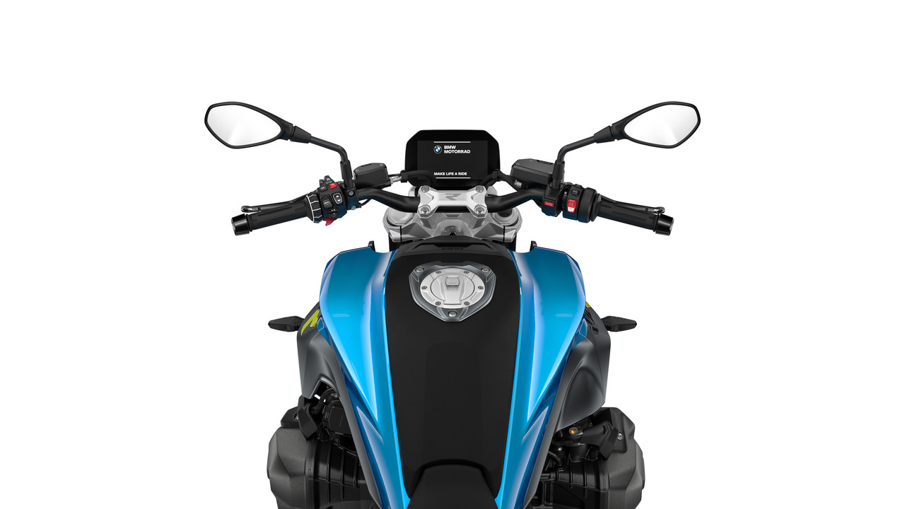 P90593396_highRes_the-new-bmw-r-1300-r