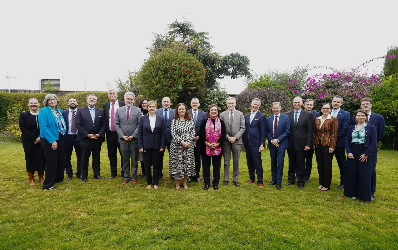 Xóchitl Gálvez se reúne con embajadores de Europa en México