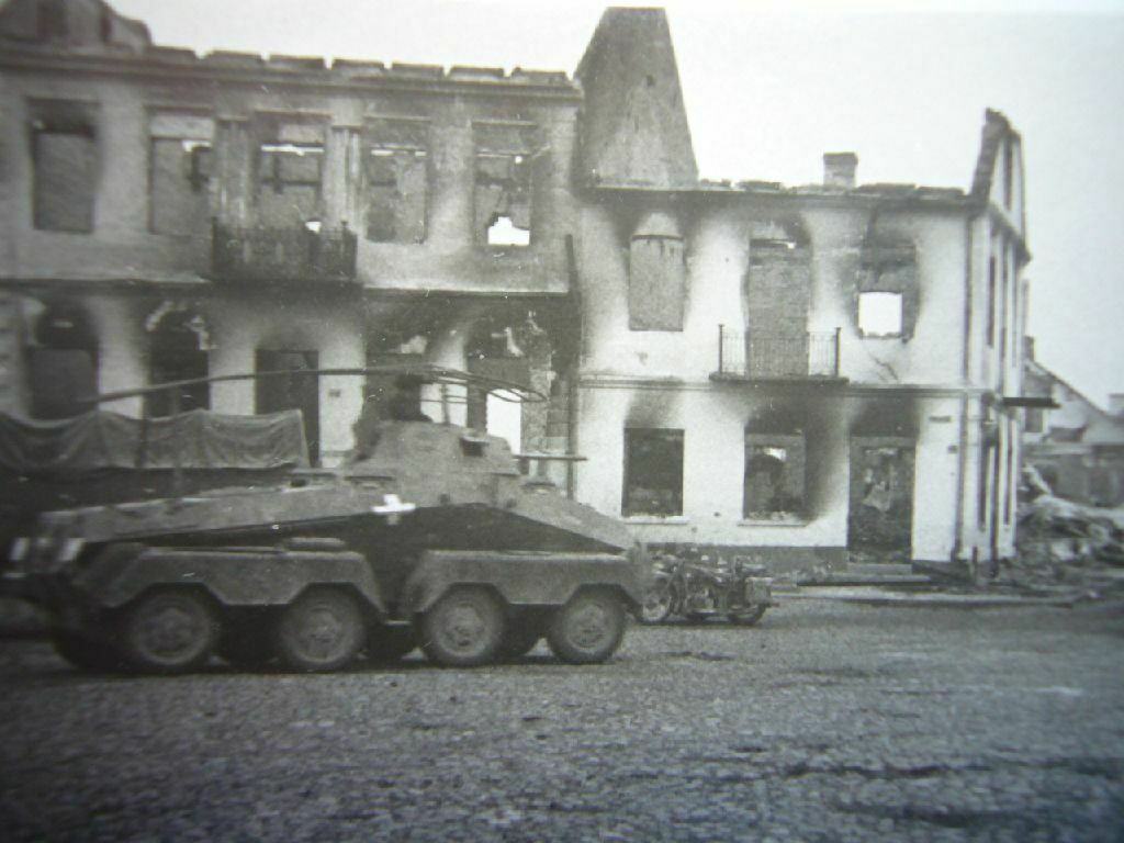 Foto 1939 POLEN Feldzug - deutscher 8-Rad Panzerspähwagen Rahmen
