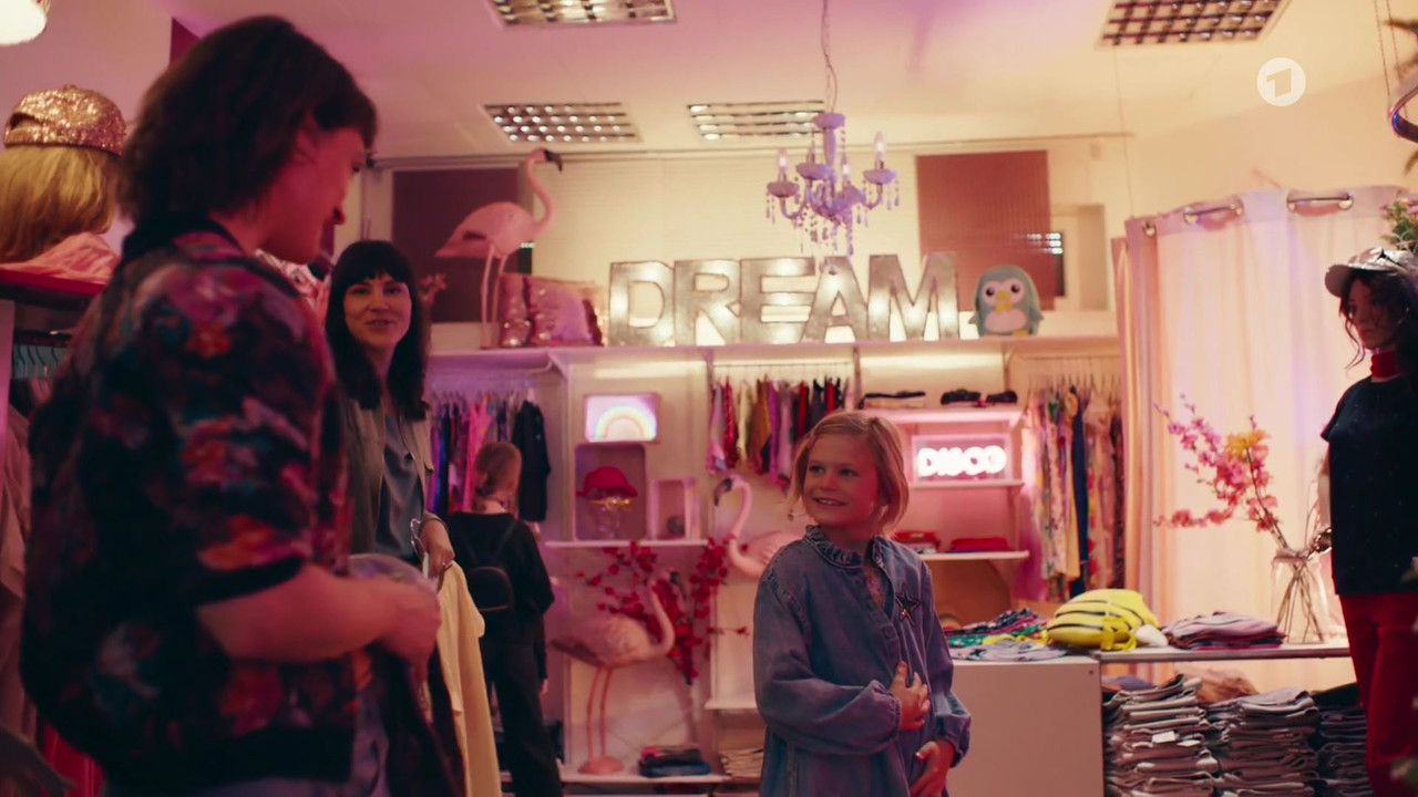 Einfach Nina (2022)_00_35_53_00_143