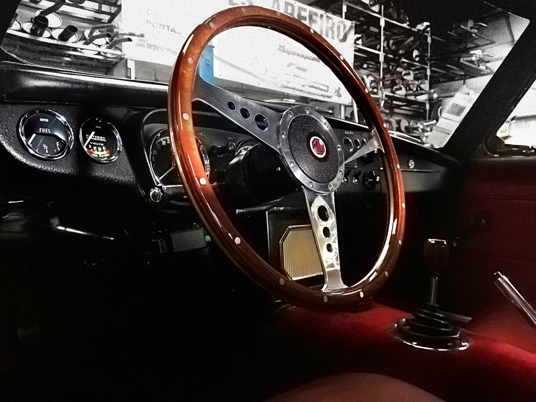 MGB_GT_EA2402-1