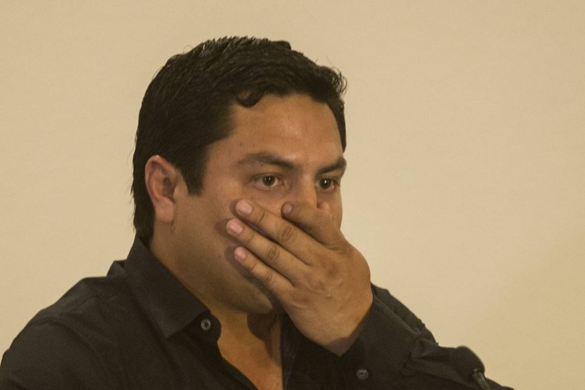 Tunden en redes a Julión Álvarez por broma machista a su mujer