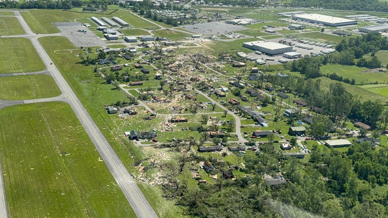 Tornado-damage-in-London-Kentucky-Photos-from-Mayo.jpg
