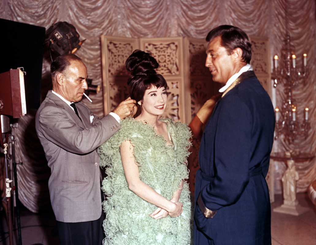Shirley_MacLaine_b69