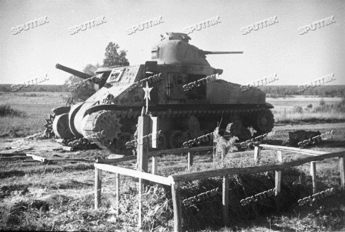 Могила танкового экипажа, погибшего в боях под Смоленском