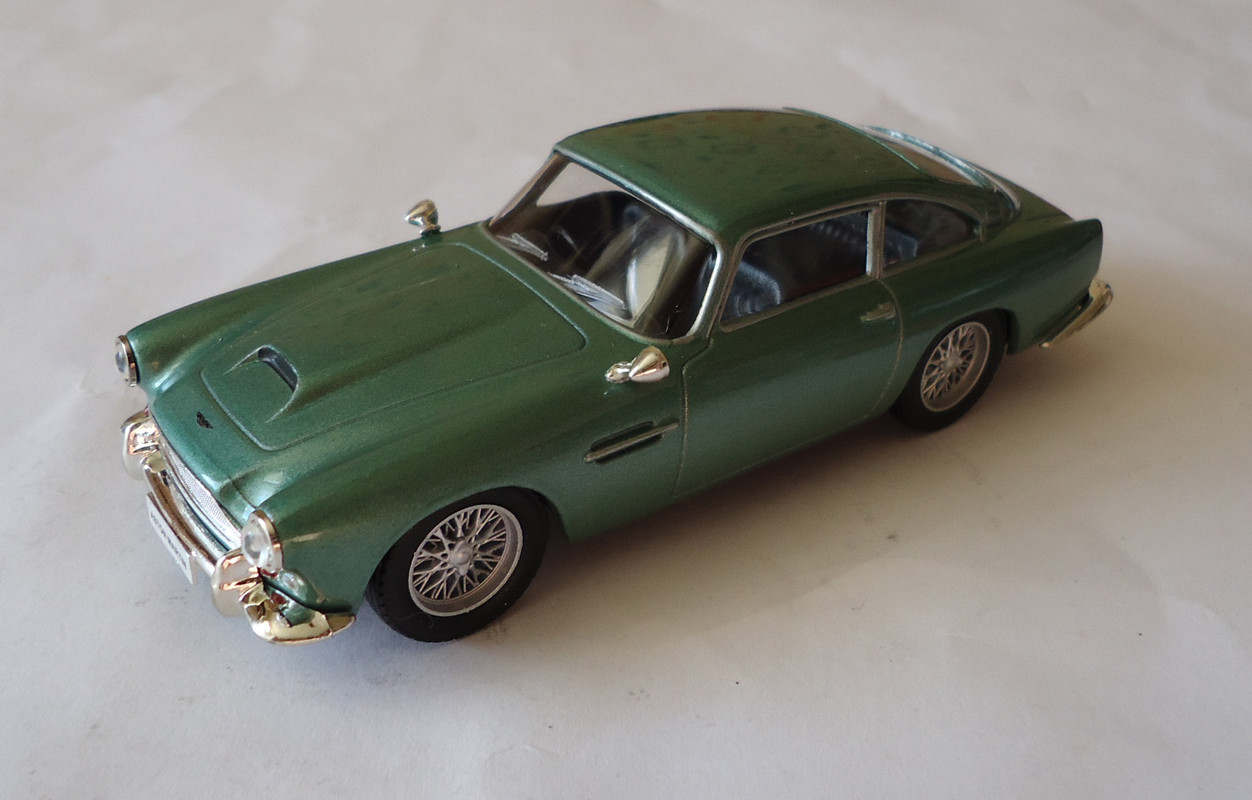Aston-Martin-DB4 Coupe